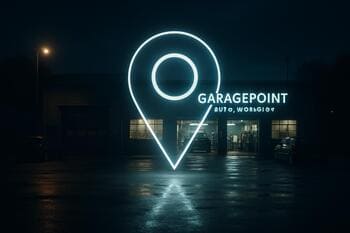 Gecə vaxtı neon GaragePoint avtoservis məntəqəsinin ümumi görünüşü