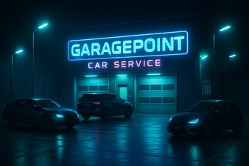 Gecə saatlarında GaragePoint həyətində park olunmuş avtomobillər