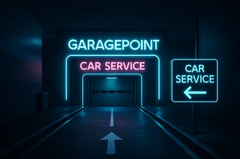 Neon GaragePoint girişinə aparan servis yolu və istiqamət lövhəsi